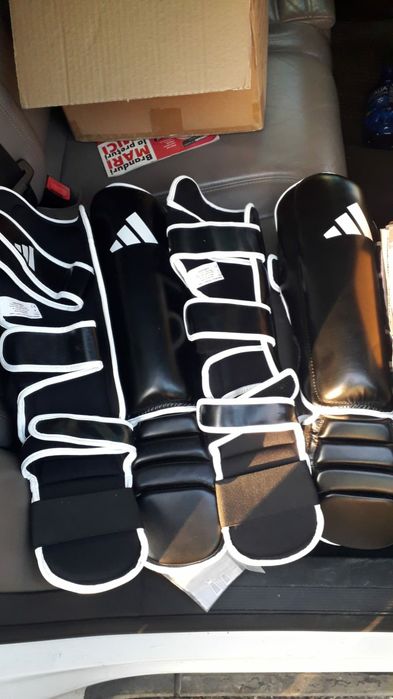 Centura albastra si Protectii tibie picior karate Adidas