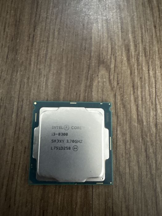Vand procesor Intel I3 8300