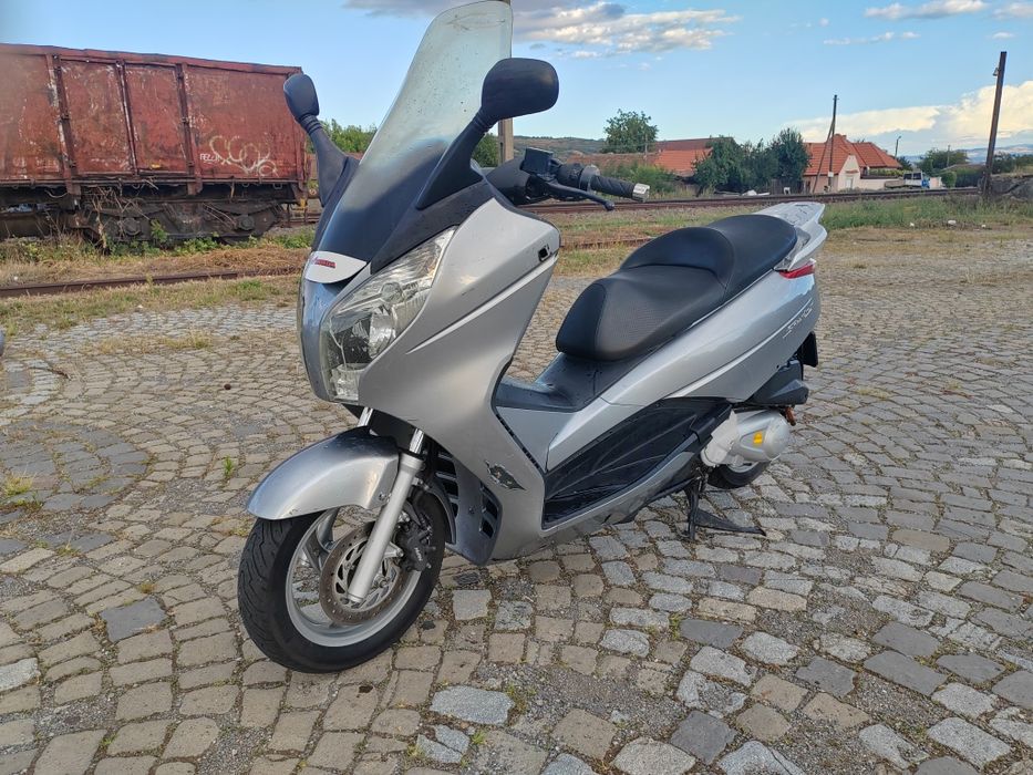 Vând maxi-scuter Honda S-wing 125