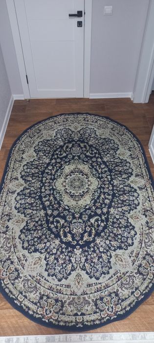Продается ковер овальный