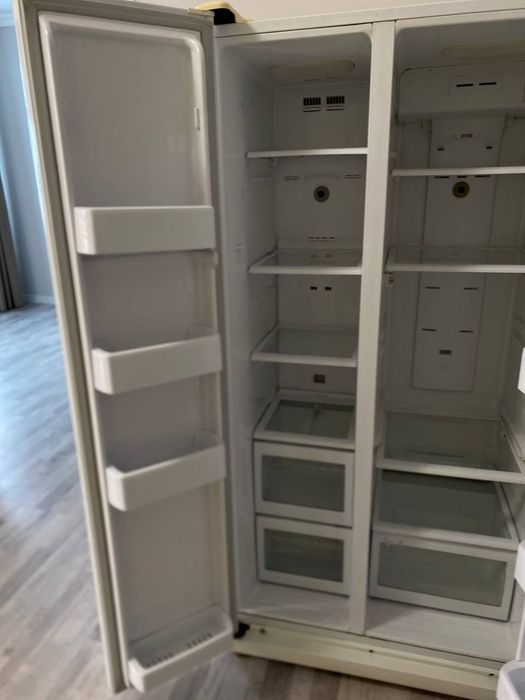 Большой холодильник Samsung