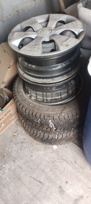Продам Шины с диском зимние.