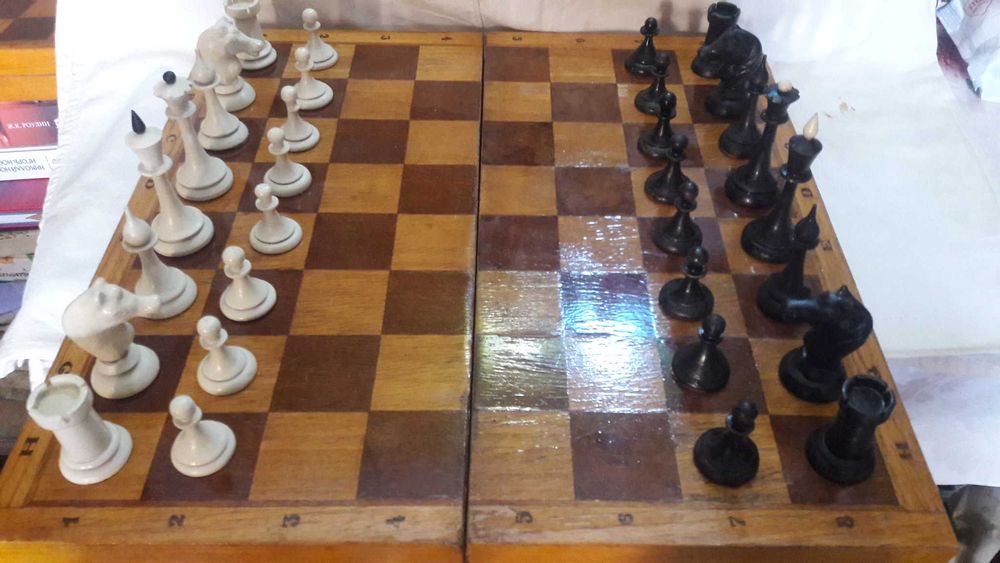 Старые большие шахматы , дерево.  СССР. Доска 45 на 45 см