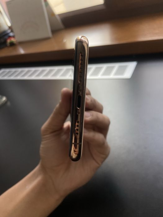 Продам Айфон XS Max(читать описание)
