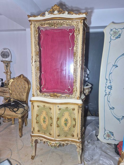 Vitrină stil venețian