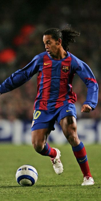 Minge semnata de Ronaldinho