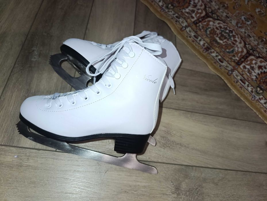 Продам Коньки для девочки