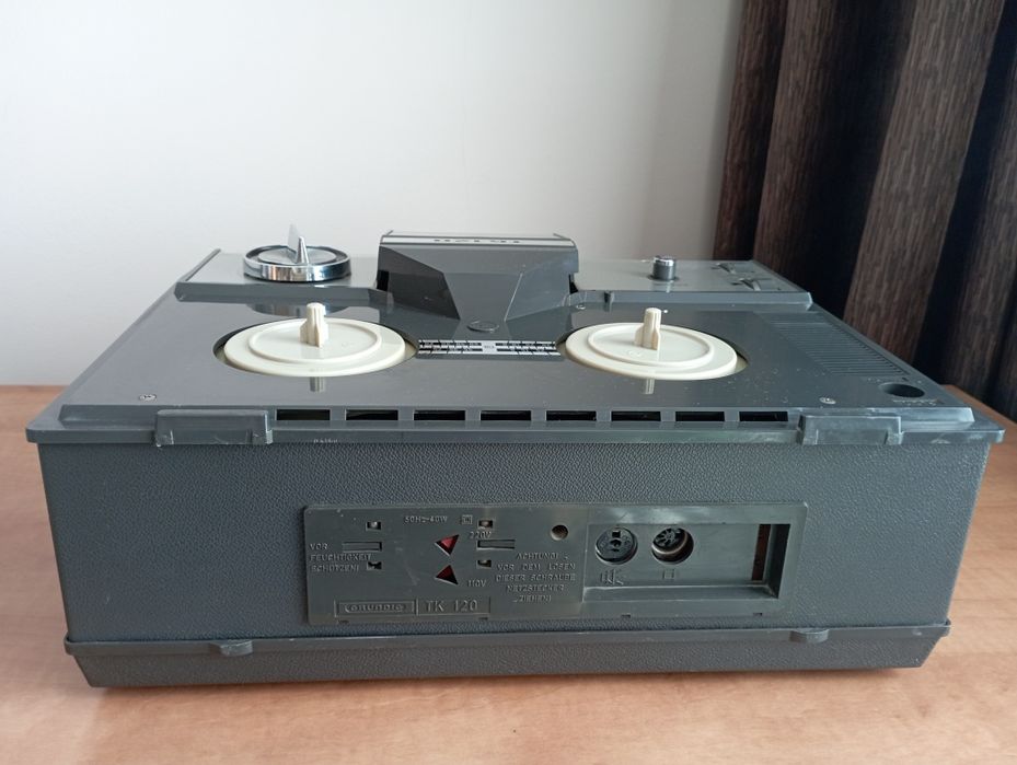 Vând magnetofon Grunding