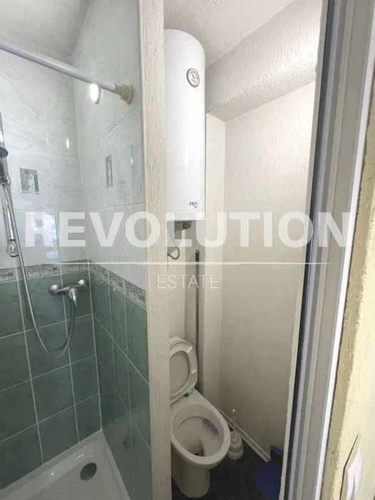 Дава се под наем Едностаен апартамент в Варна, Левски - 17 кв.м за 225 € - Снимка #3