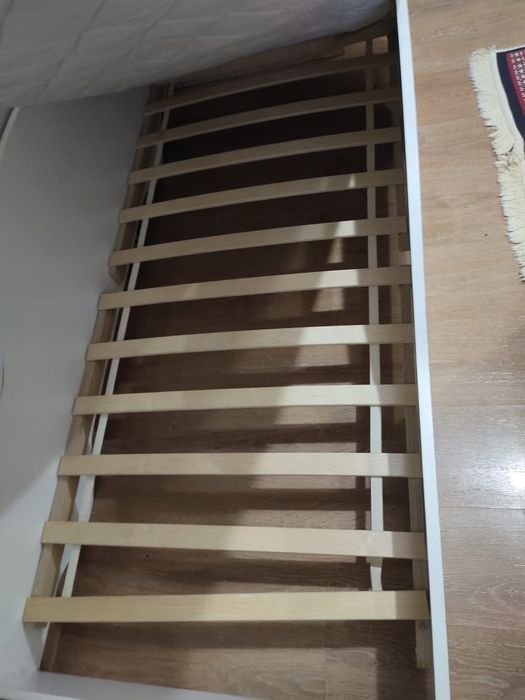 Детская кровать машина