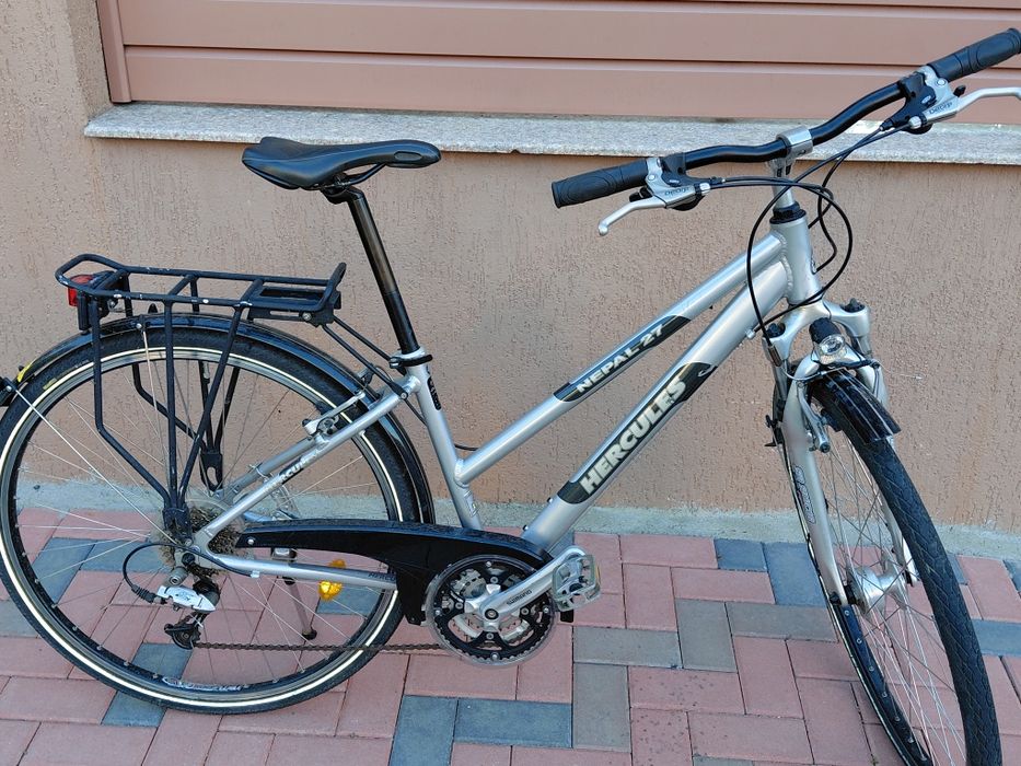 Vând bicicleta Trekking Dama-Barbat.