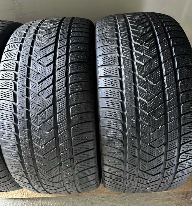 285/35 R22 Pirelli Scorpion Winter DOT 2021