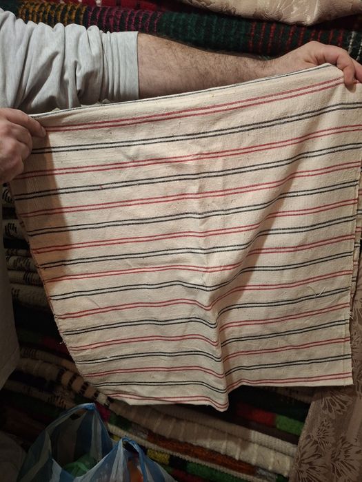 Мини килимчета, платове, родоп. и плетени на една кука калъфки, гайтан