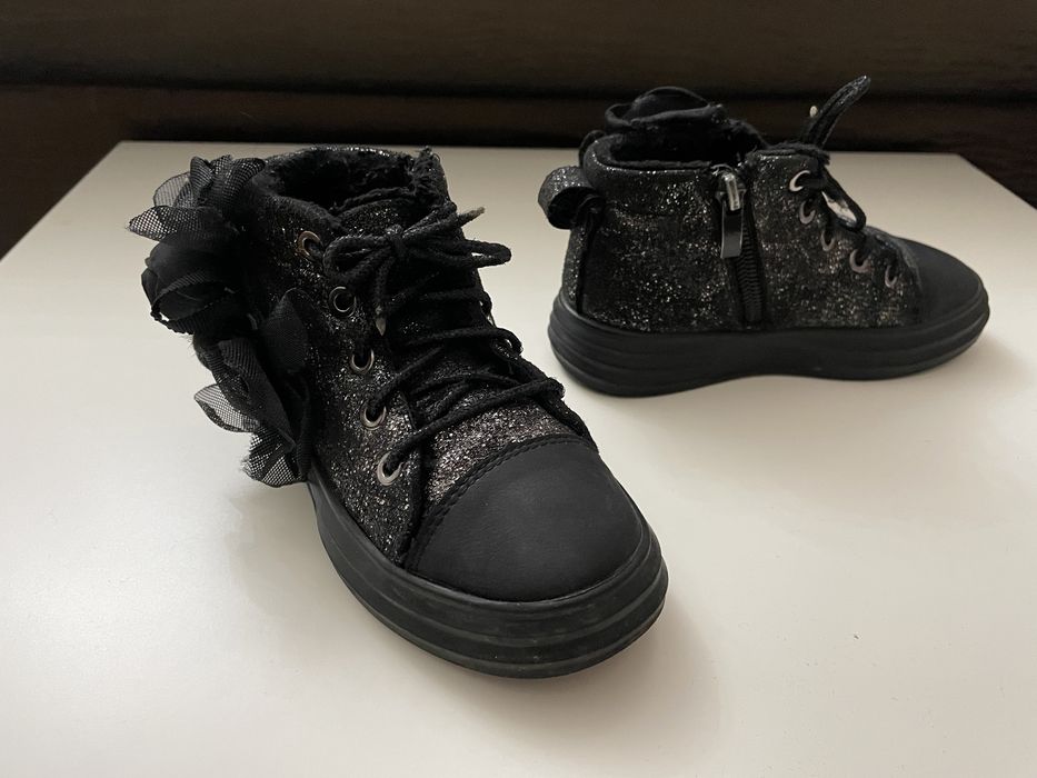 Продам ботинки детские д/ девочек