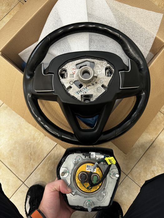 Волан BMW G01 02 g20 g21 g30 g31 x3 X4 3 и 5 серия с подгрев вибрация дисктроник и асистент за ленти