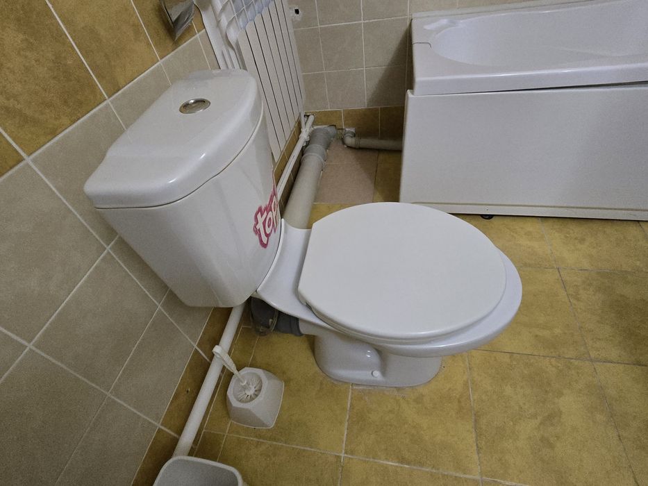 Продам унитазы б/у