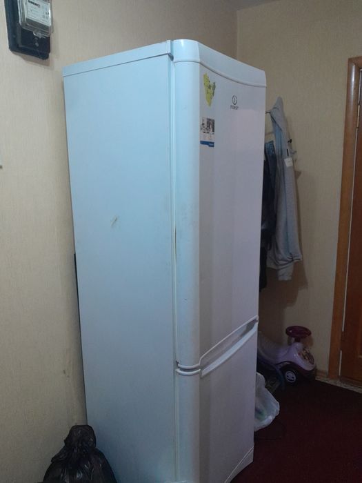 Холодильник продаётся