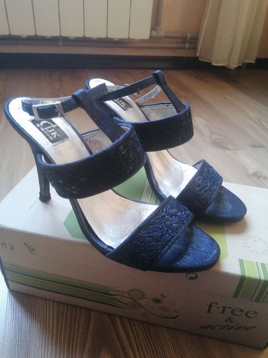Sandale culoare albastru lucios, nr. 37