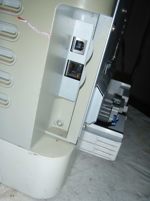 Imprimanta laser color cu placa de retea HP 2600n, murdareste foaia