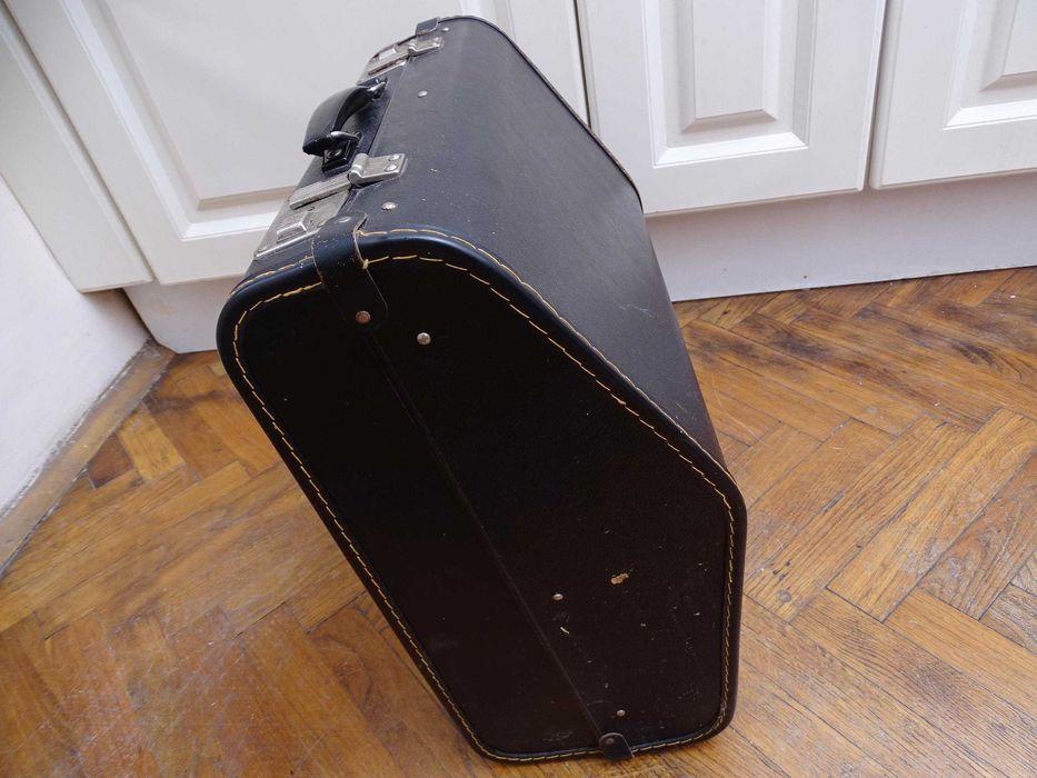 Много запазен куфар