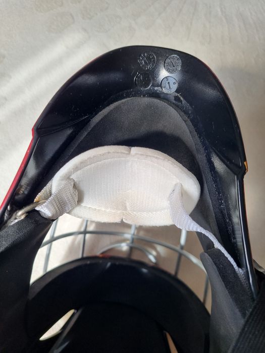 Продам шлем хоккейный