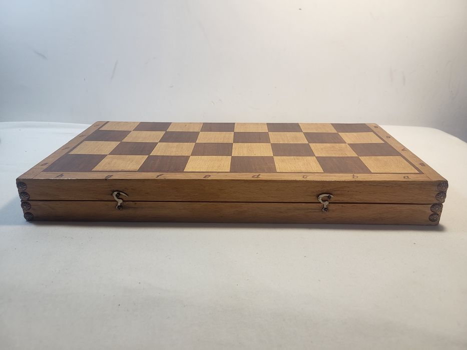 #2 Стар масивен дървен шах
