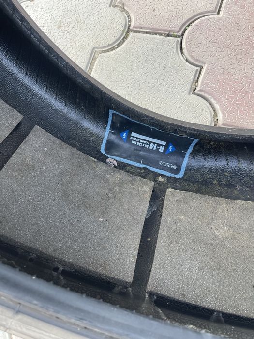 Резина 275/40/22