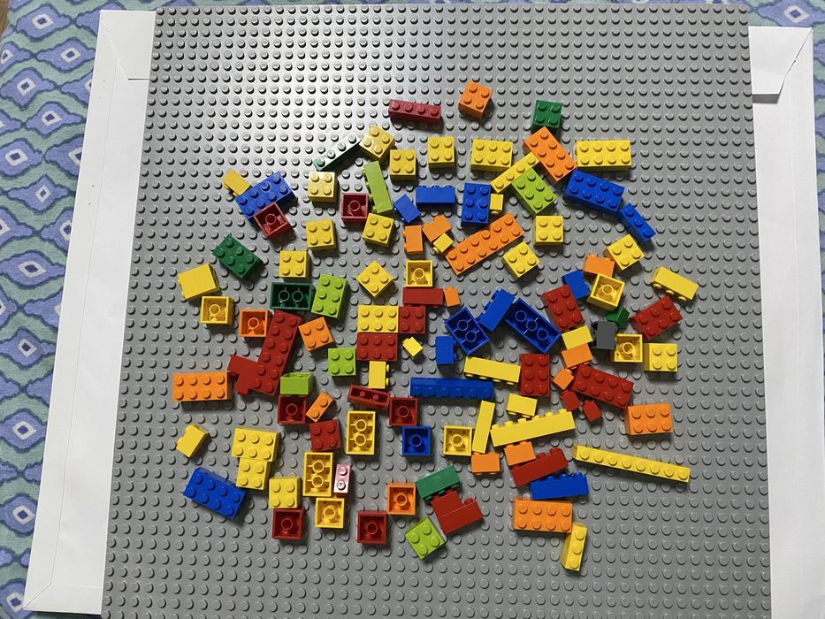 Set jucarii LEGO 11024 placa de baza gri 38cm si piese constructie 4+