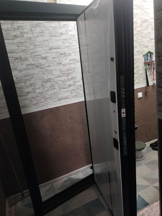 Дверь новая правая