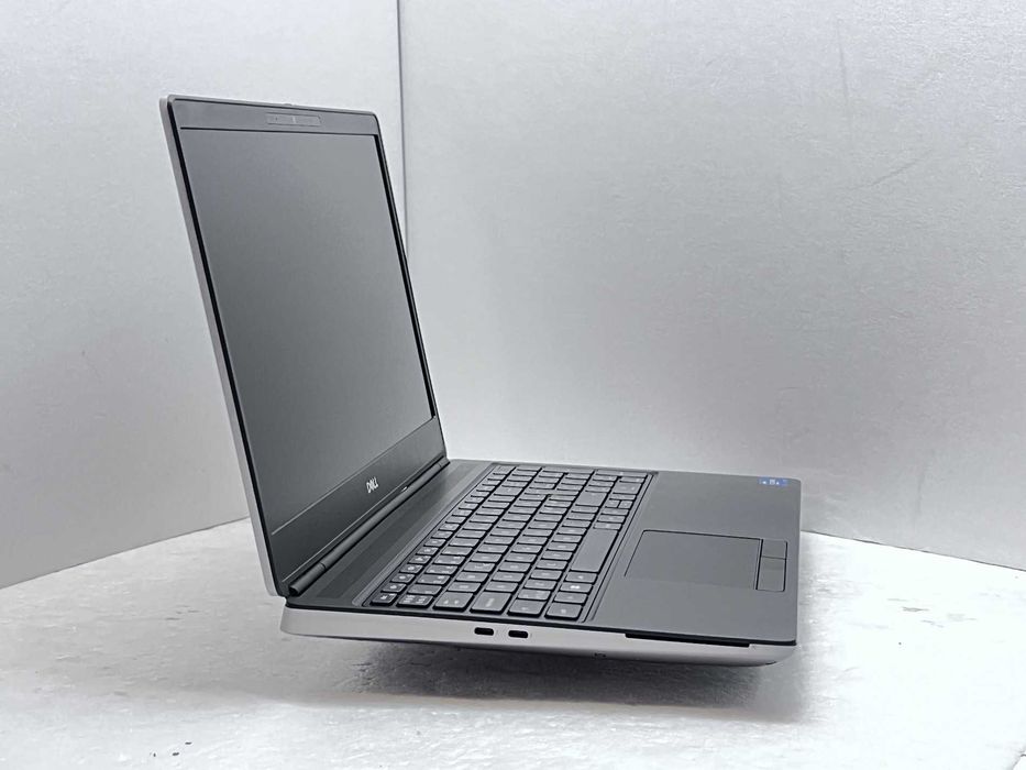 реновиран Mobile Workstation Dell Precision 7560 15.6" i7-11850H 32GB 1020GB клас А с Гаранция