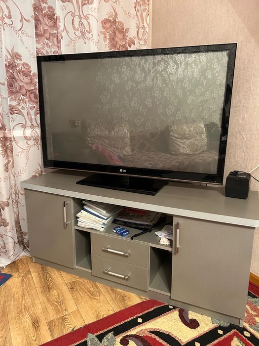 Продам телевизор LG с тумбой