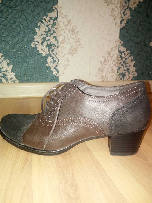 Продам женские туфли