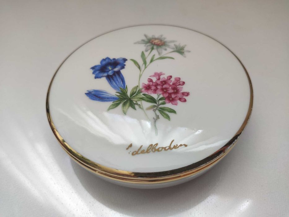 Bomboniera vas vechi cutie portelan  vintage