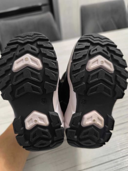 Апрески Sinsay, нови, размер 21.