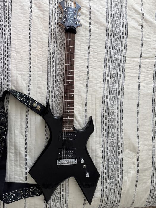 B.C. Rich Bronze Series Warlock (24 прагчета)
