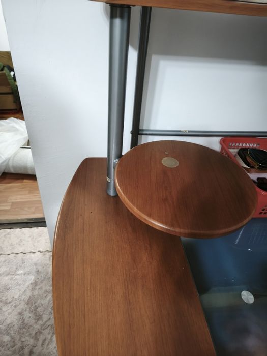 Продам компьютерный стол. Состояние хорошее.