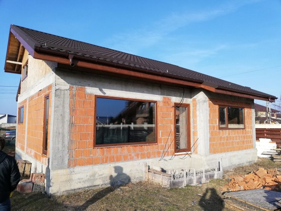 Construim case la rosu si la cheie