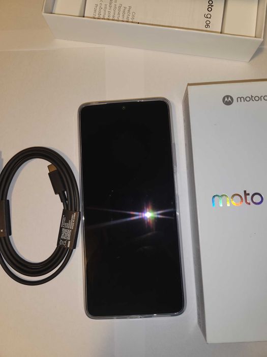продавам чисто нов смартфон moto g06