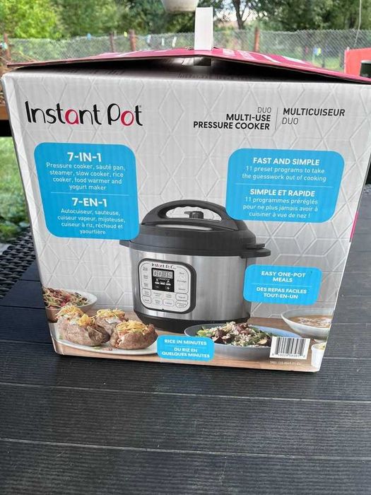 Multicooker Instant Pot Duo Mini, 7 în 1, 3L, 700W, 11 programe, gătire sub presiune, Slow Cook