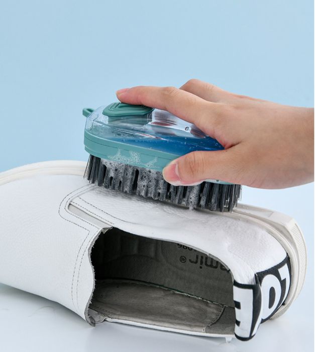 Щетка с дозатором