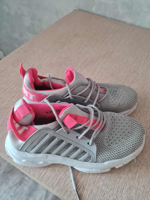 Продам обувь 34 размер на девочку