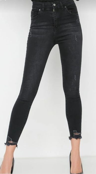 Дънки чисто нови