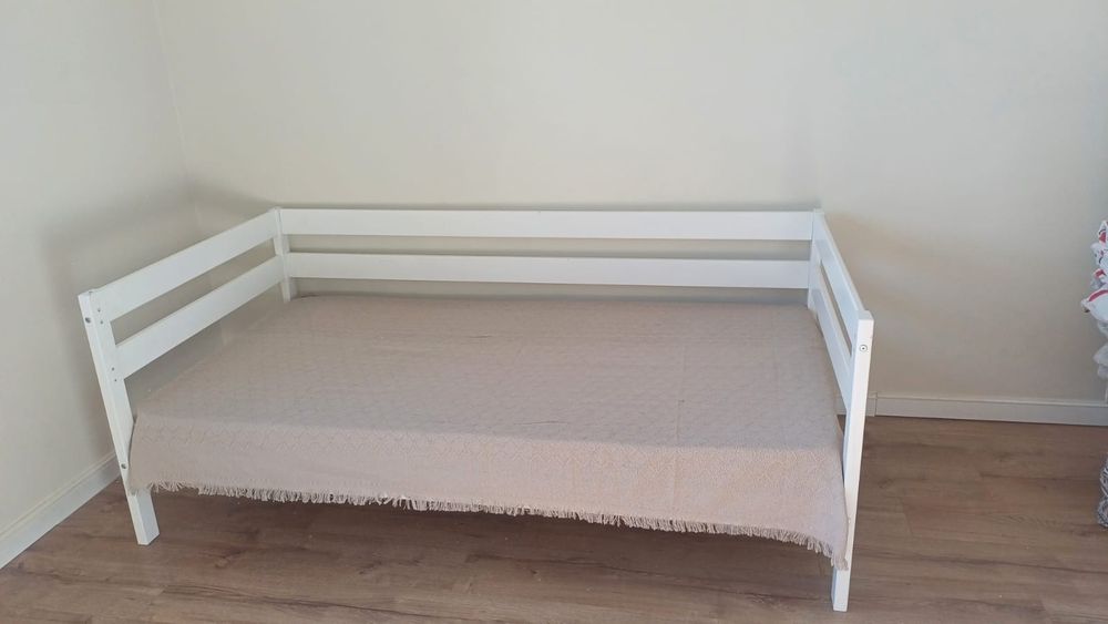 Продам подростковую кровать .