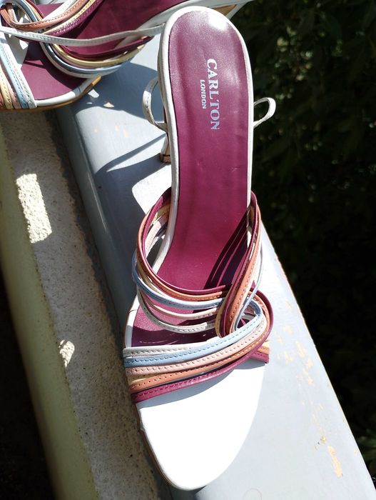 Елегантни летни сандали от естествена кожа, в чудесно състояние, 10 лв