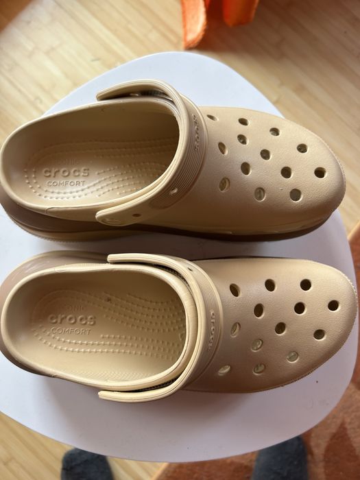 Slapi Crocs classic Mega clog Bej