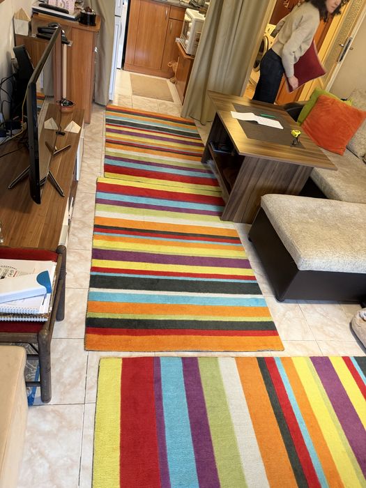 Килим и пътеки в едни разцветки