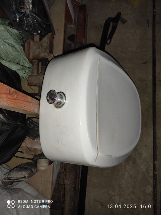 Продаётся бачок. Продаётся бачок