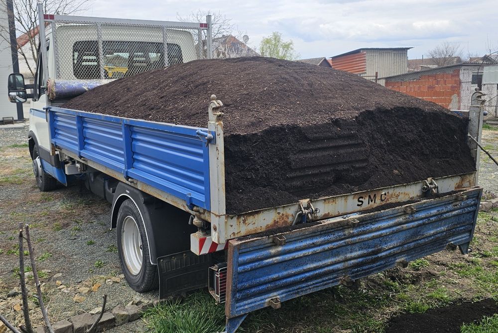Compost vegetal 100% NU Pământ din decopertă