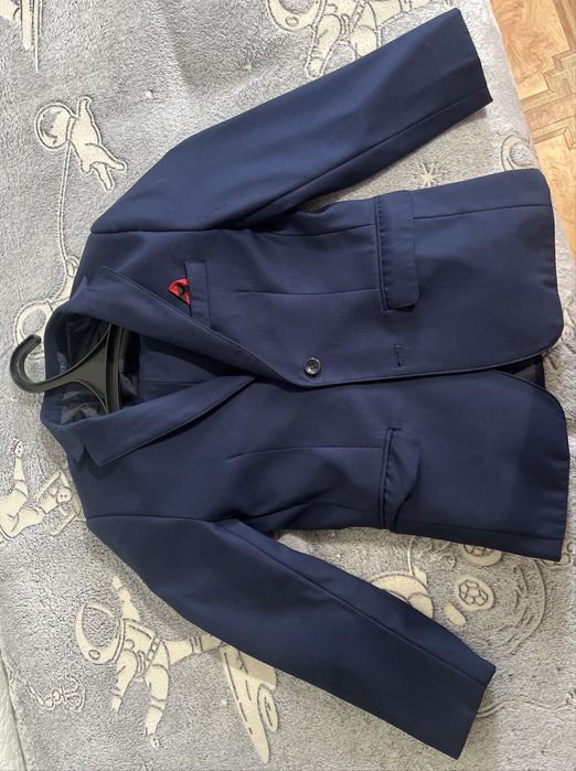 Продаётся школьный костюм для мальчика