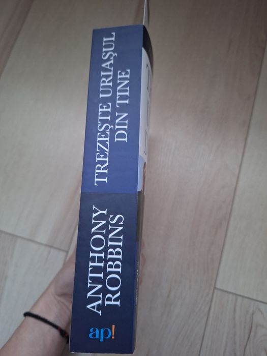 Carte "Trezeste uriasul din tine" Anthony Robbins